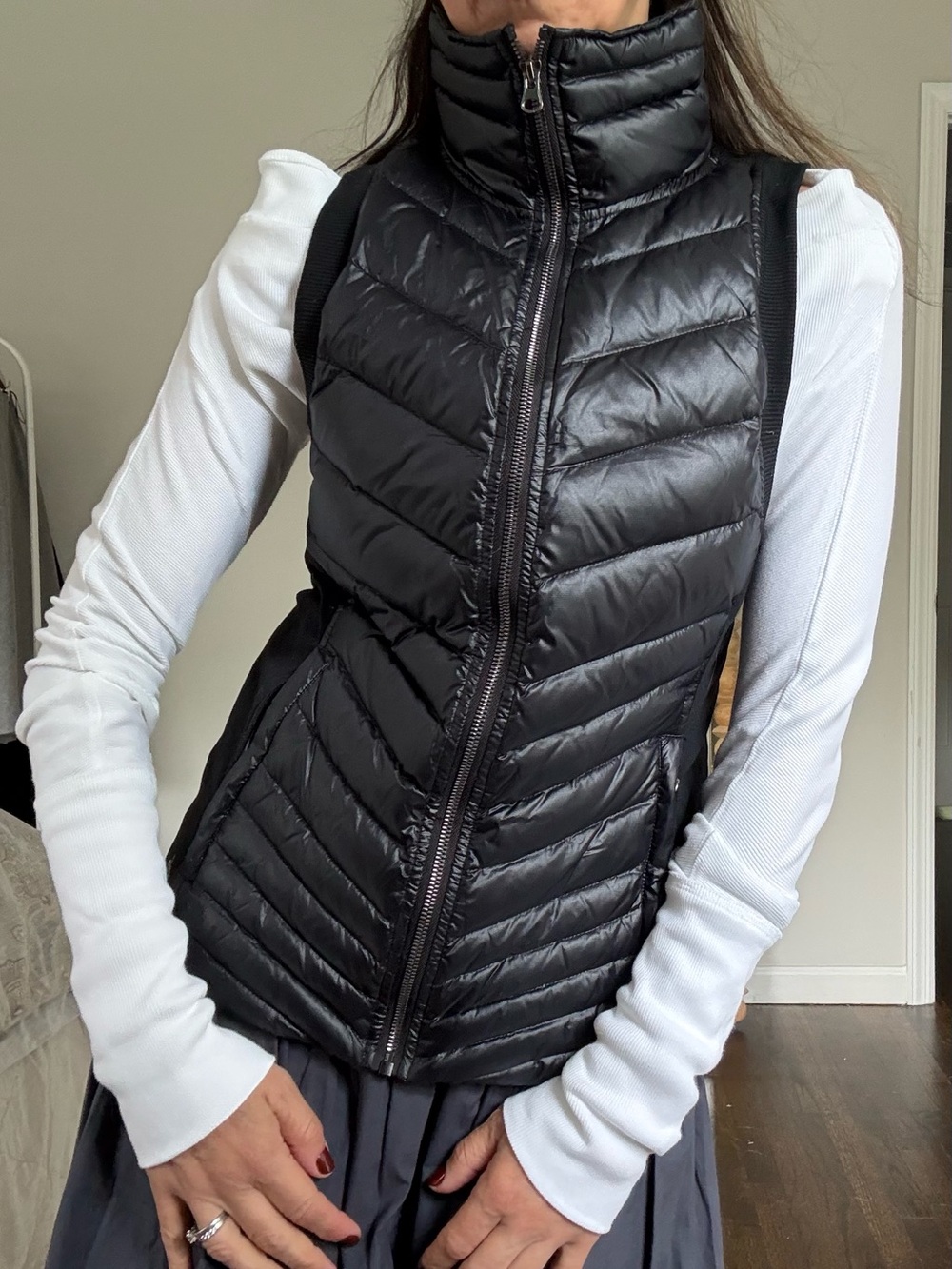 Alo Yoga Altitude Puffer Vest in black size M